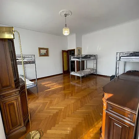 Corner 32 Hostel *