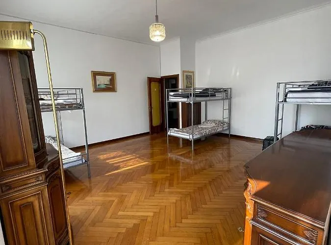 Corner 32 אכסניה *