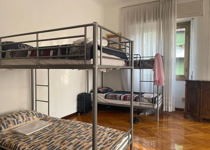 Corner 32 אכסניה מילאנו