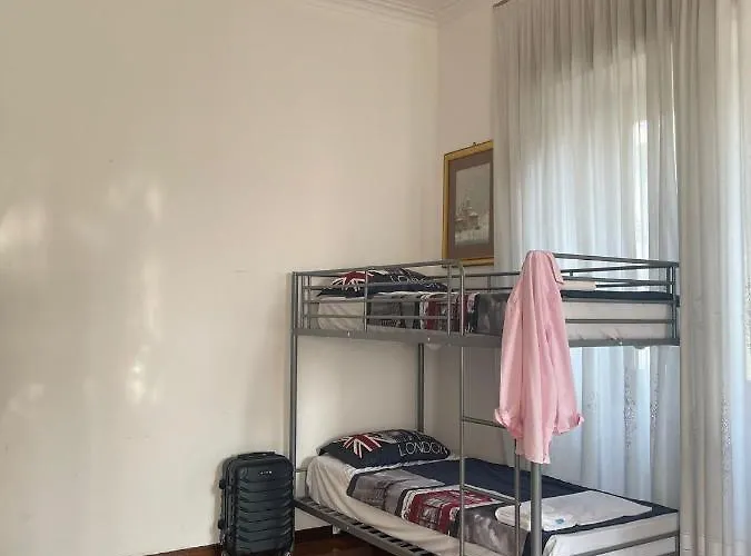 אכסניה Corner 32 *